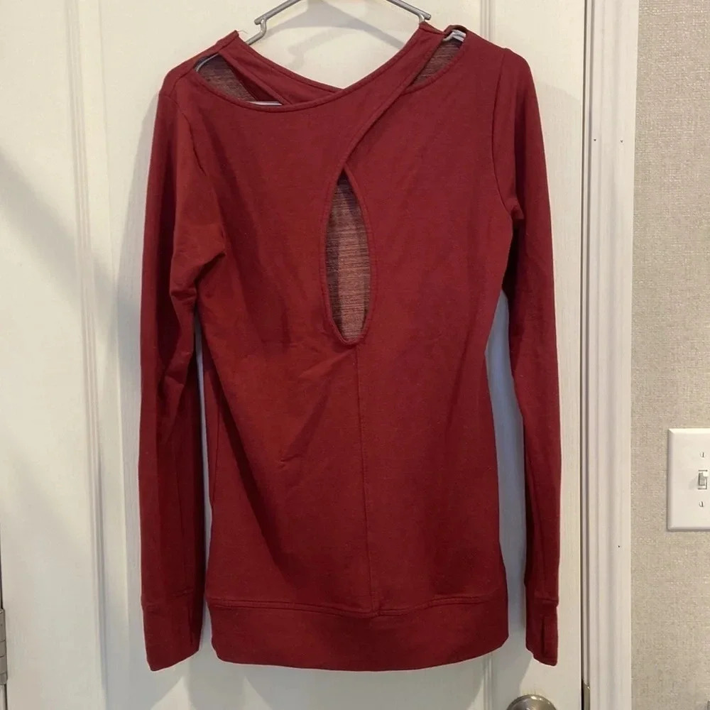 BCG long sleeve athletic shirt, size small maroon - Picture 4 of 6